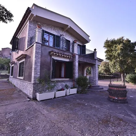 Caterina, Alle Pendici Del Vulcano Etna * Viagrande